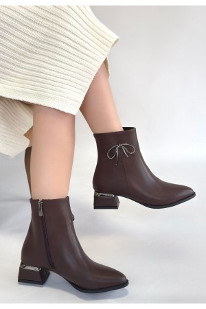 أحذية هارلي براون الجلدية ذات الكعب العالي