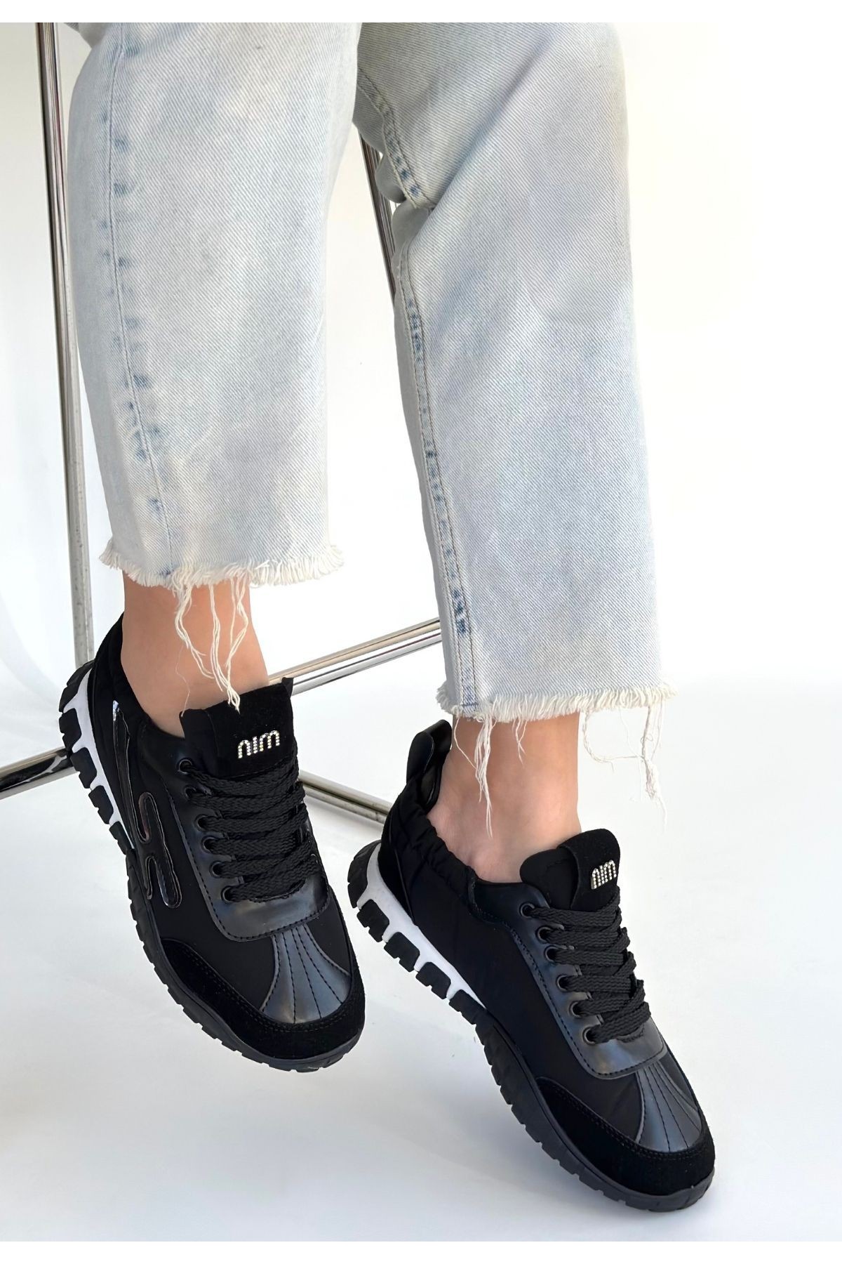 Huer Black Nubuck Lace-up Sneakers