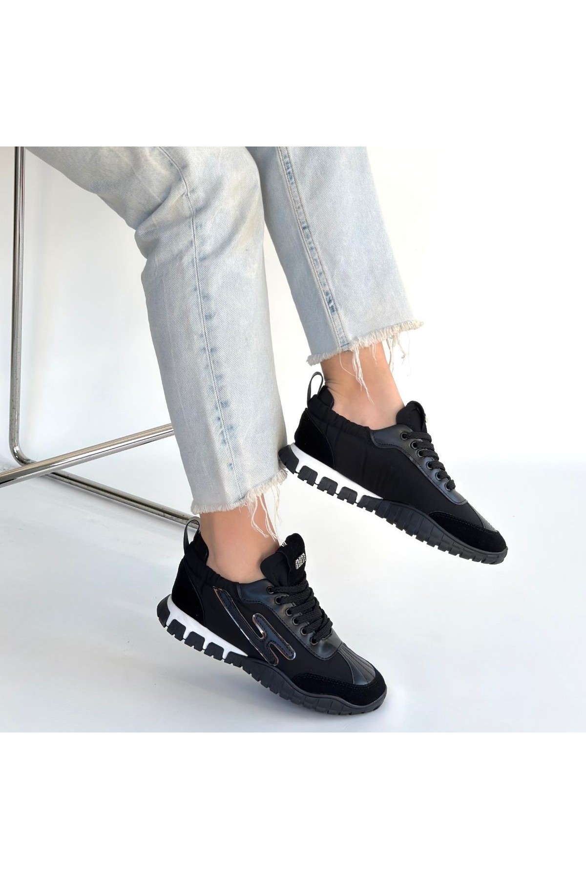 Huer Black Nubuck Lace-up Sneakers detay görseli