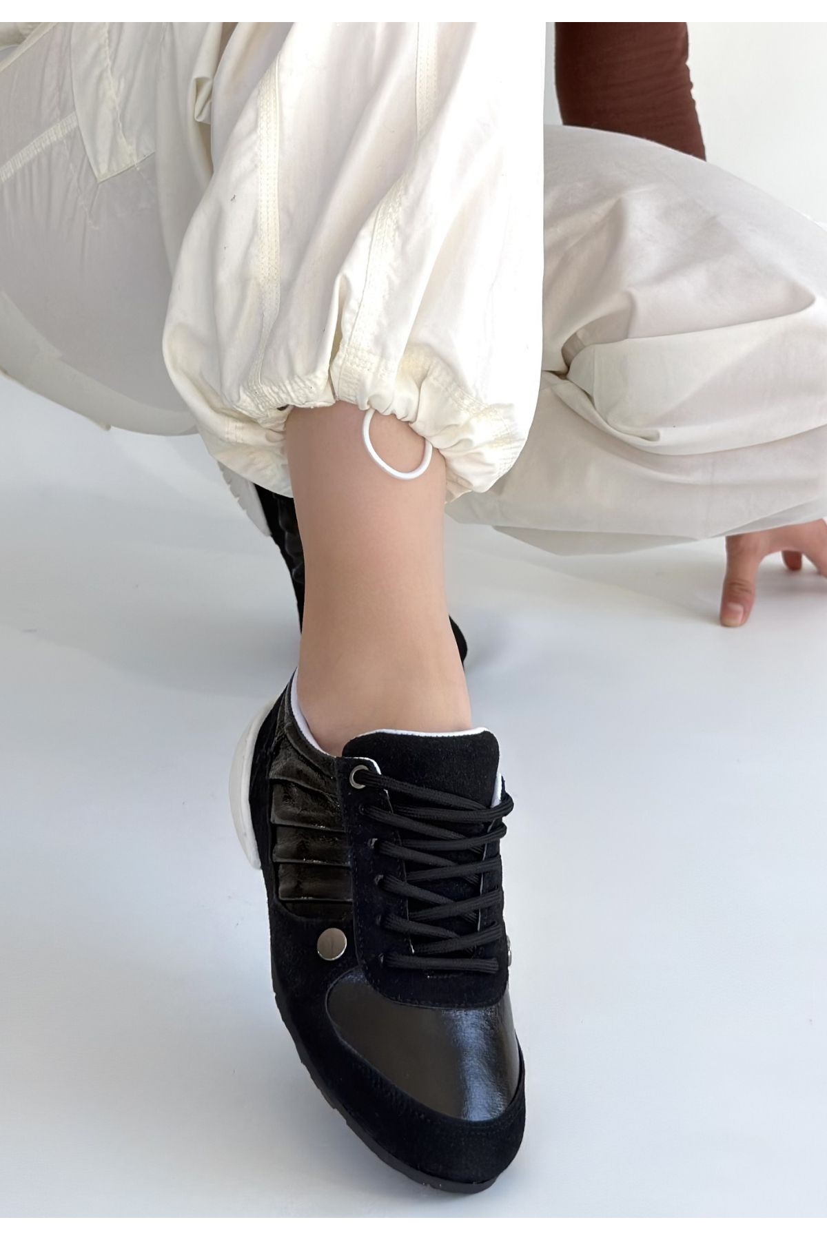 Jawen Black Nubuck Sneakers