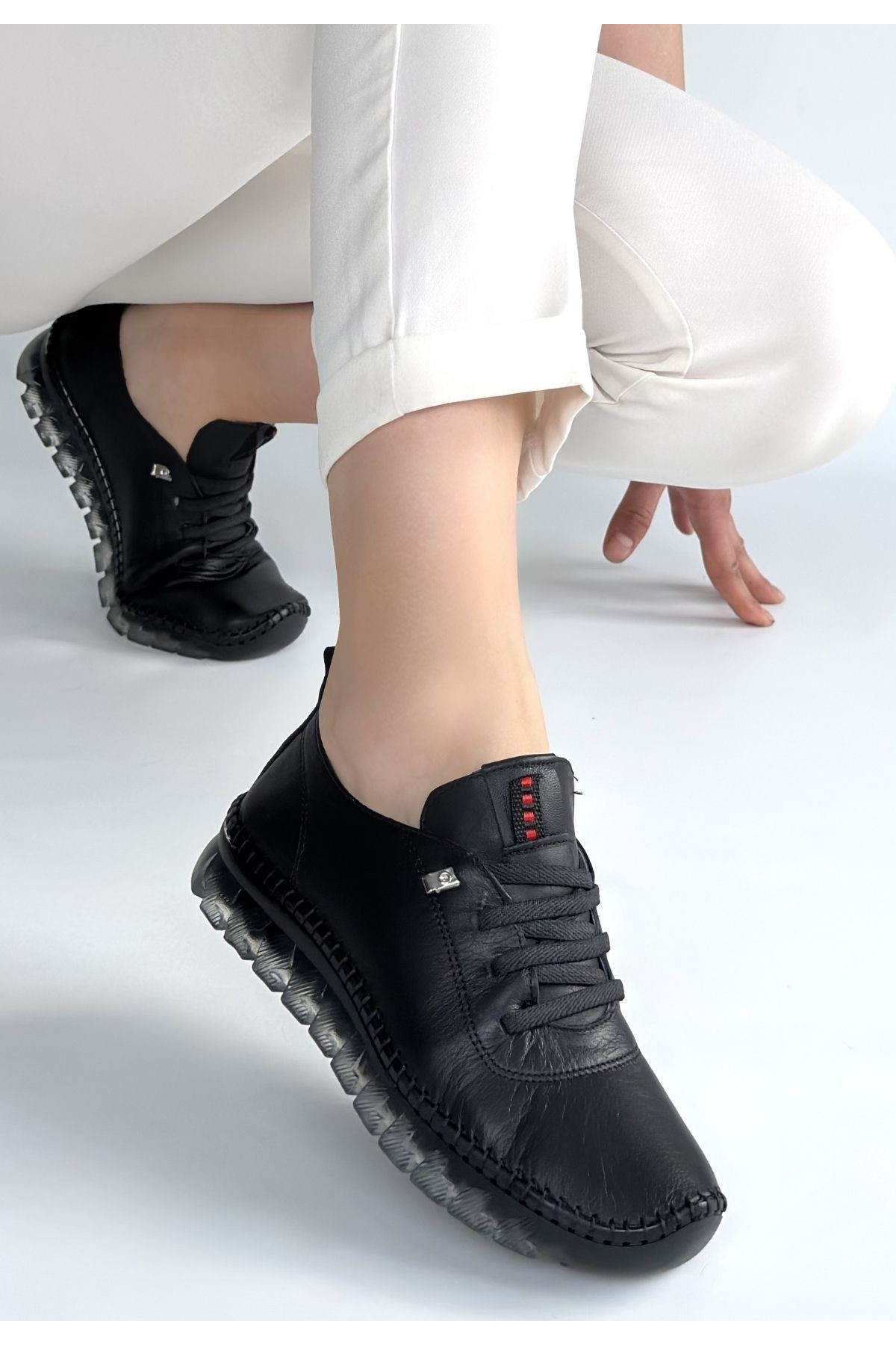 Jiten Black Leather Lace-up Sneakers