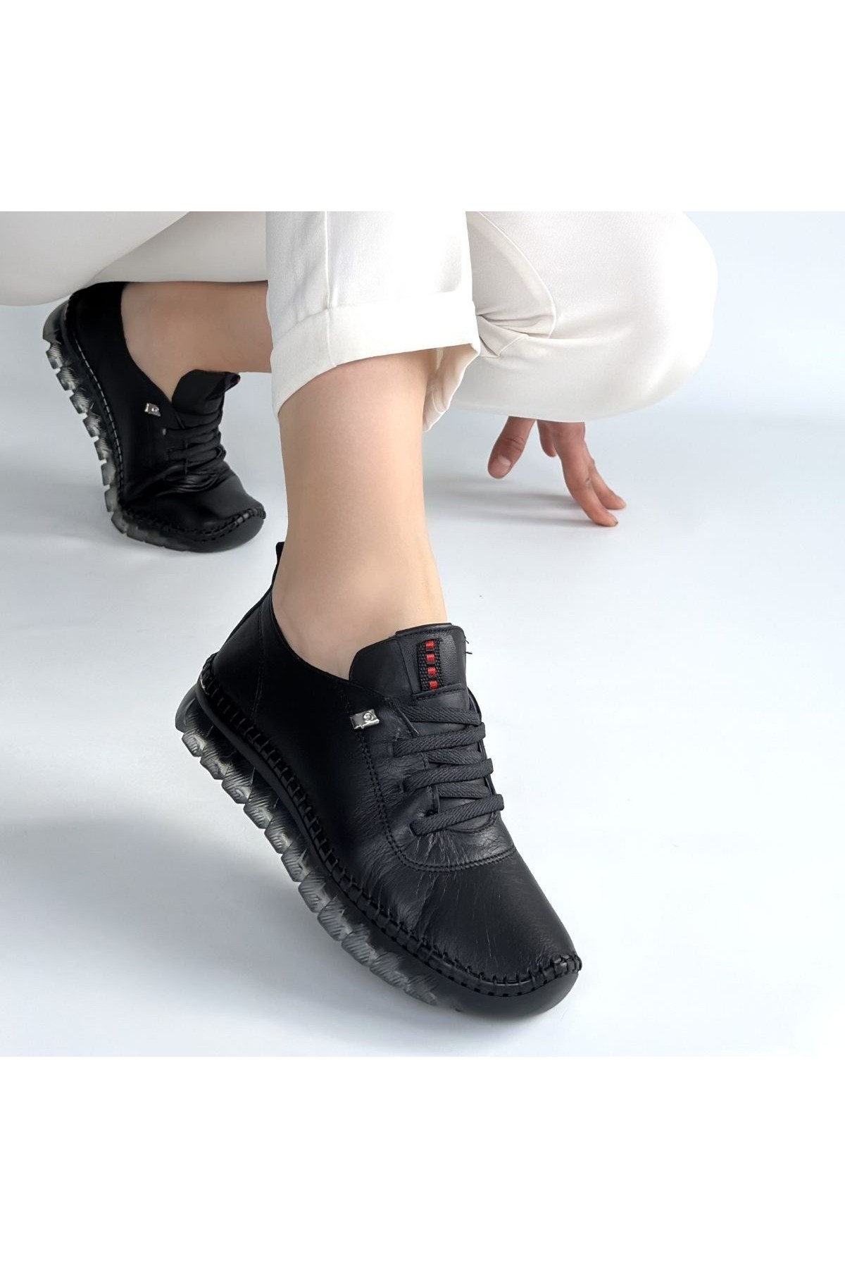 Jiten Black Leather Lace-up Sneakers
