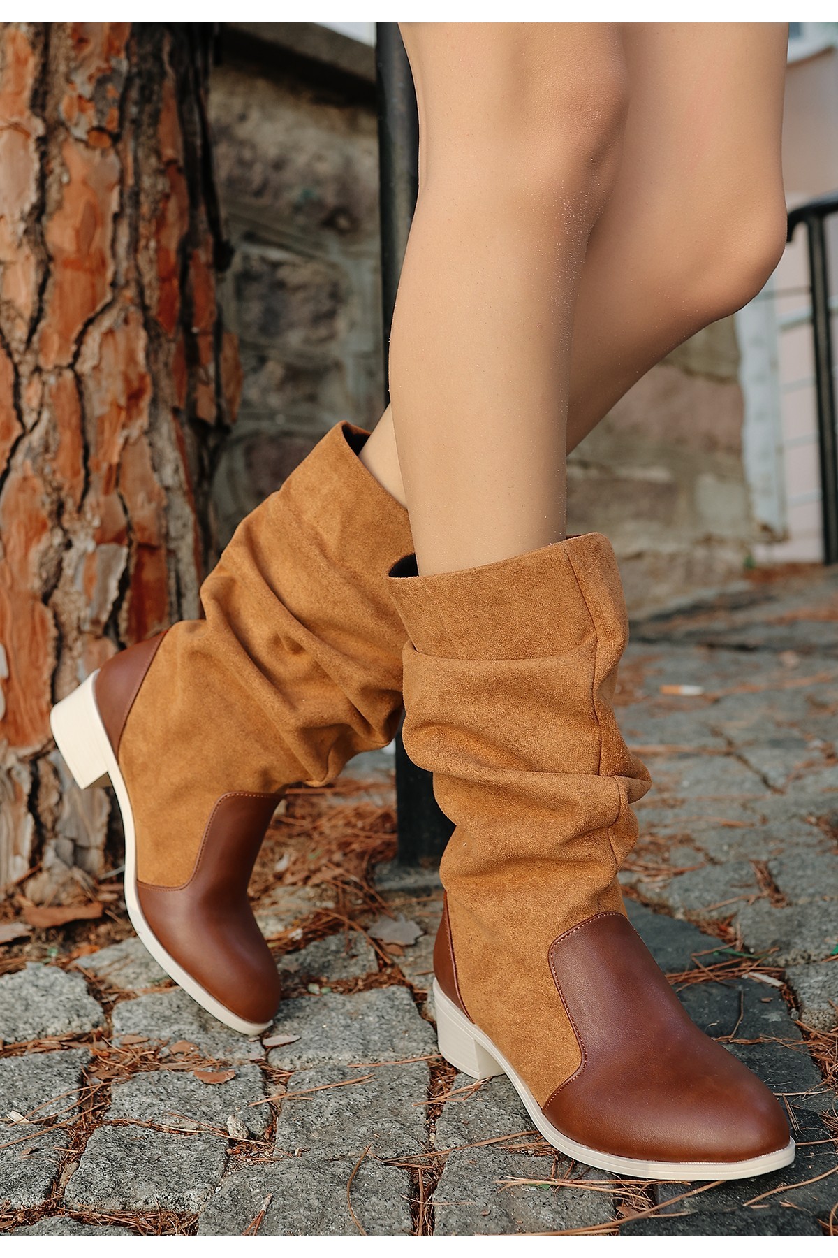 Jolin Tan Suede Detailed Boots