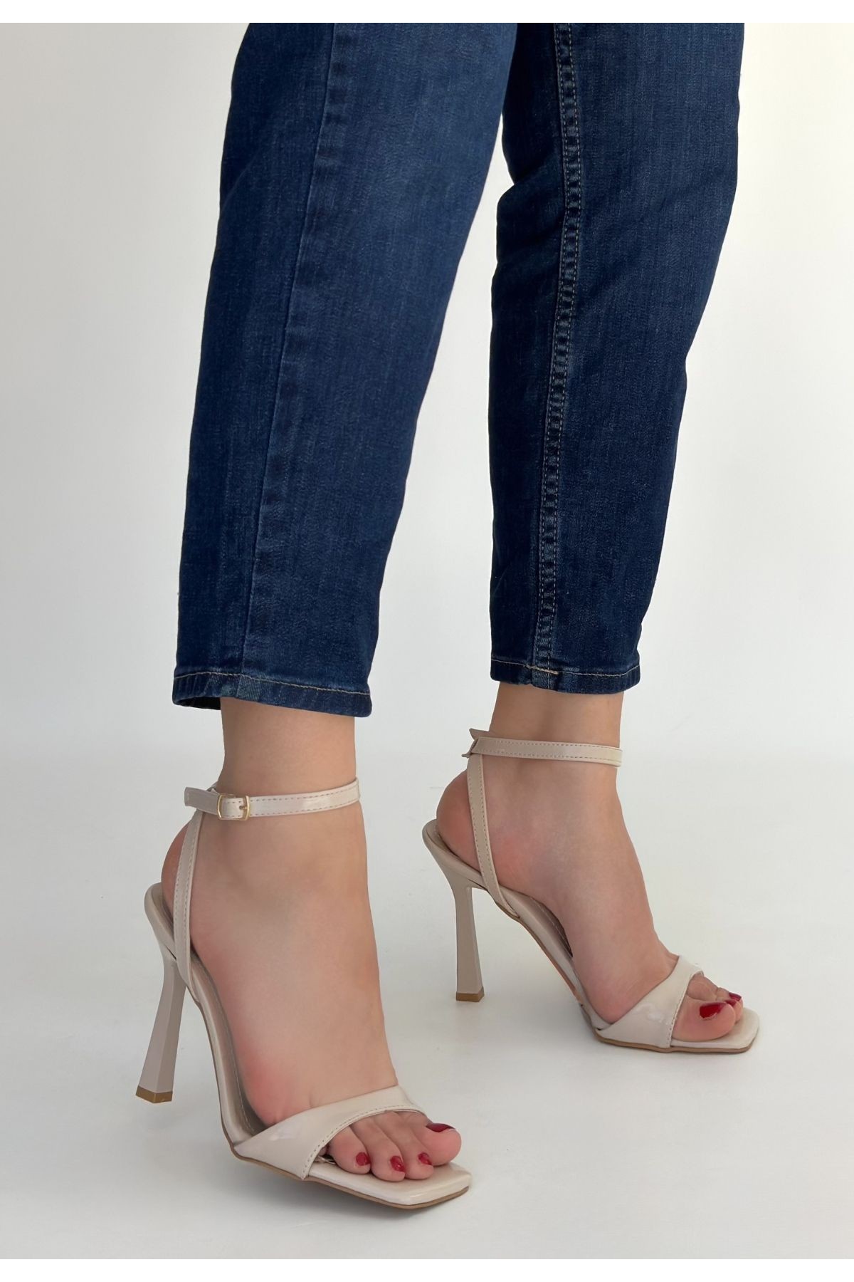 Jowin Beige Patent Leather High-Heeled Ankle Strap Shoes