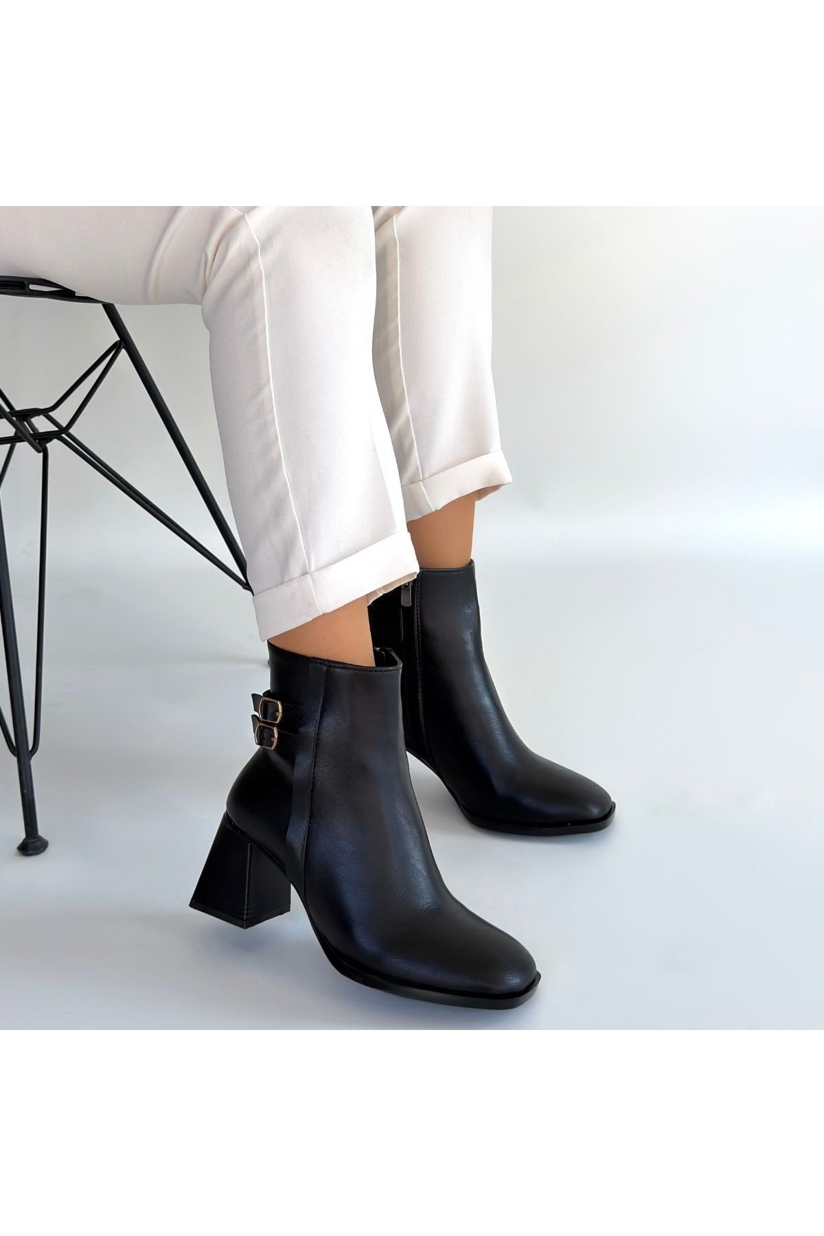 Blood Black Leather Heeled Boots detay görseli
