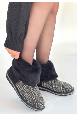 حذاء لينكا أسود من جلد الغزال مزين بخرز فضي