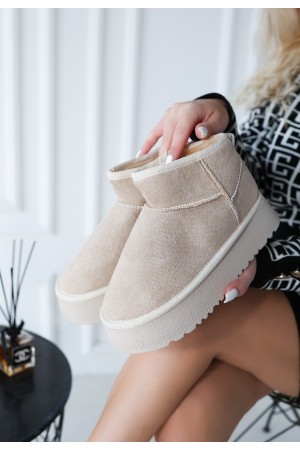 أحذية لين من جلد الغزال البيج