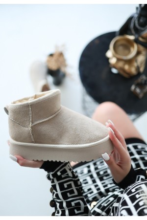 أحذية لين من جلد الغزال البيج