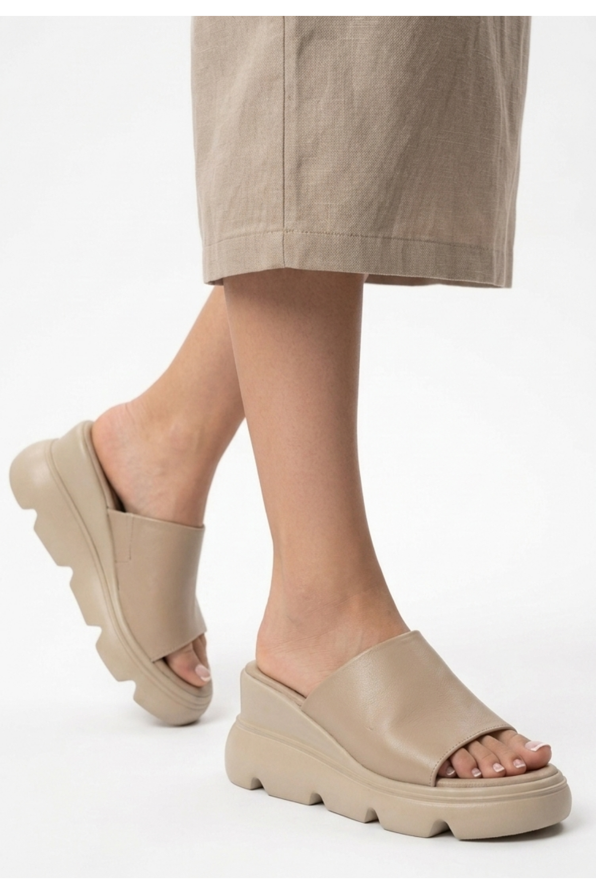 Lata Beige Leather Platform Heel Slippers