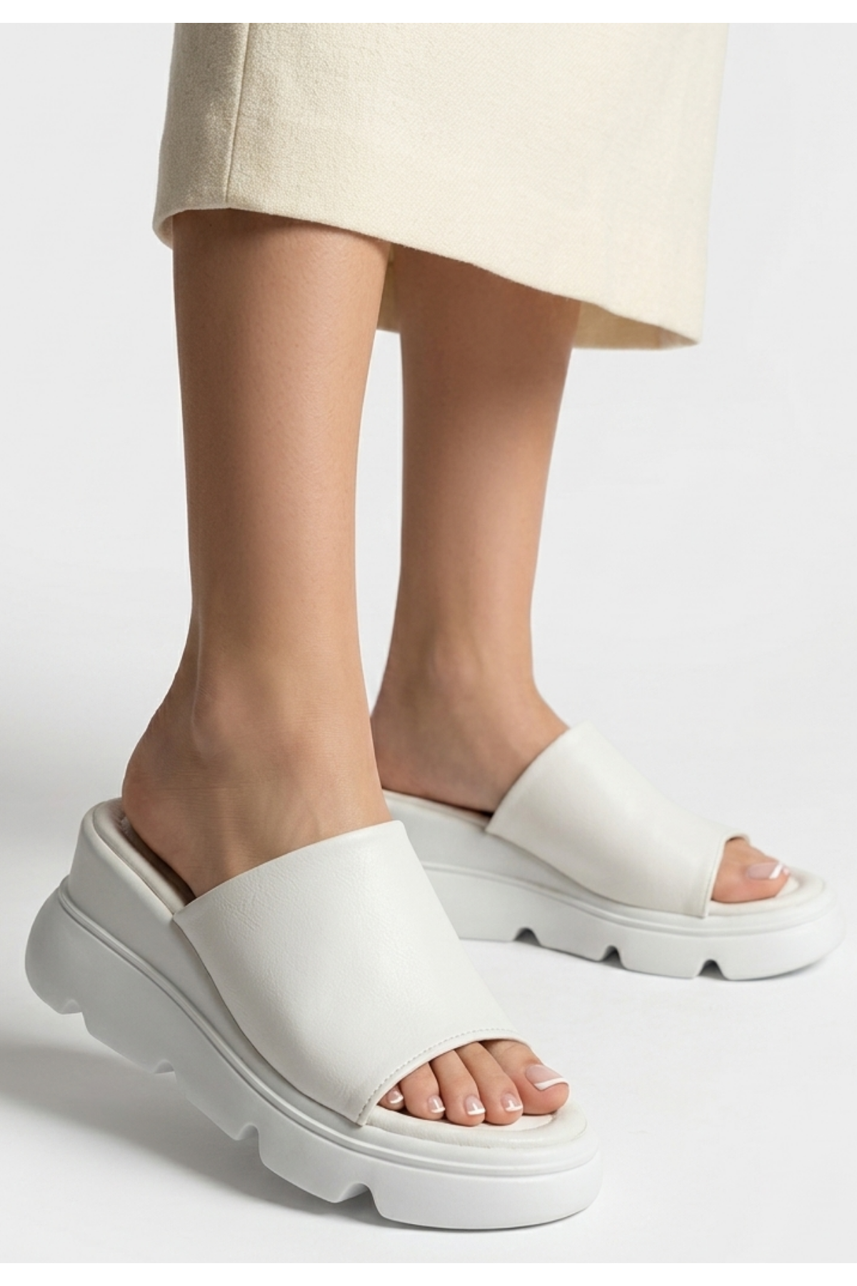 Lata White Leather Platform Heel Slippers
