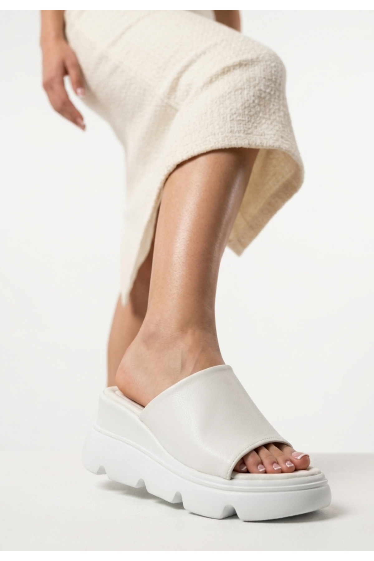 Lata White Leather Platform Heel Slippers