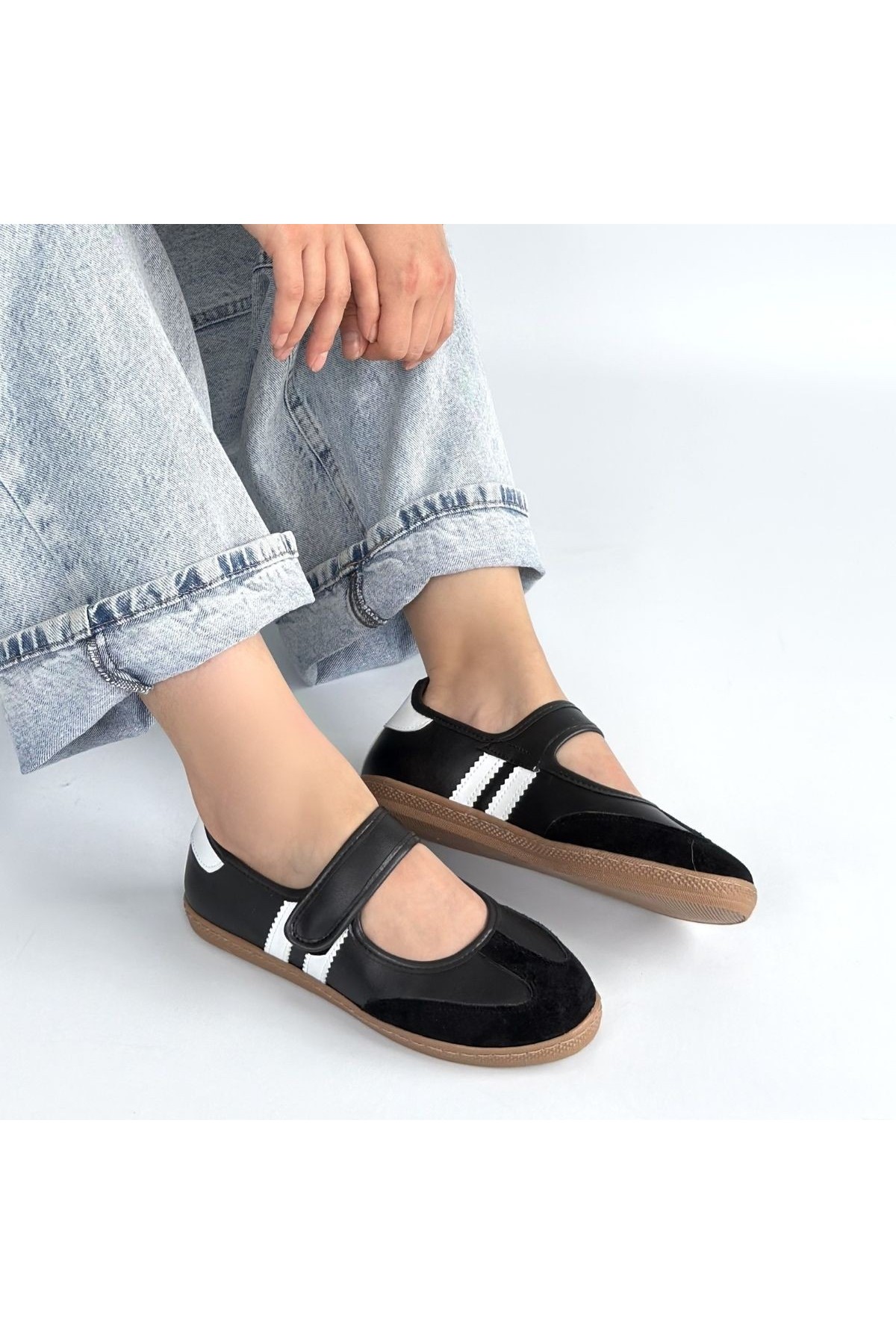 Menja Black Leather Velcro Ballet Flats detay görseli