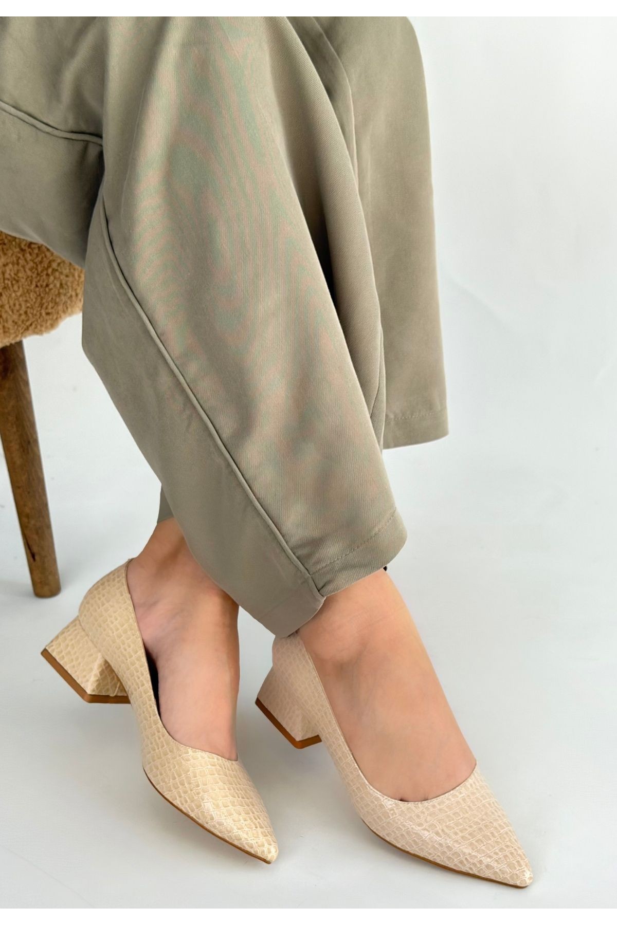 Meort Beige Patent Leather High-Heeled Shoes