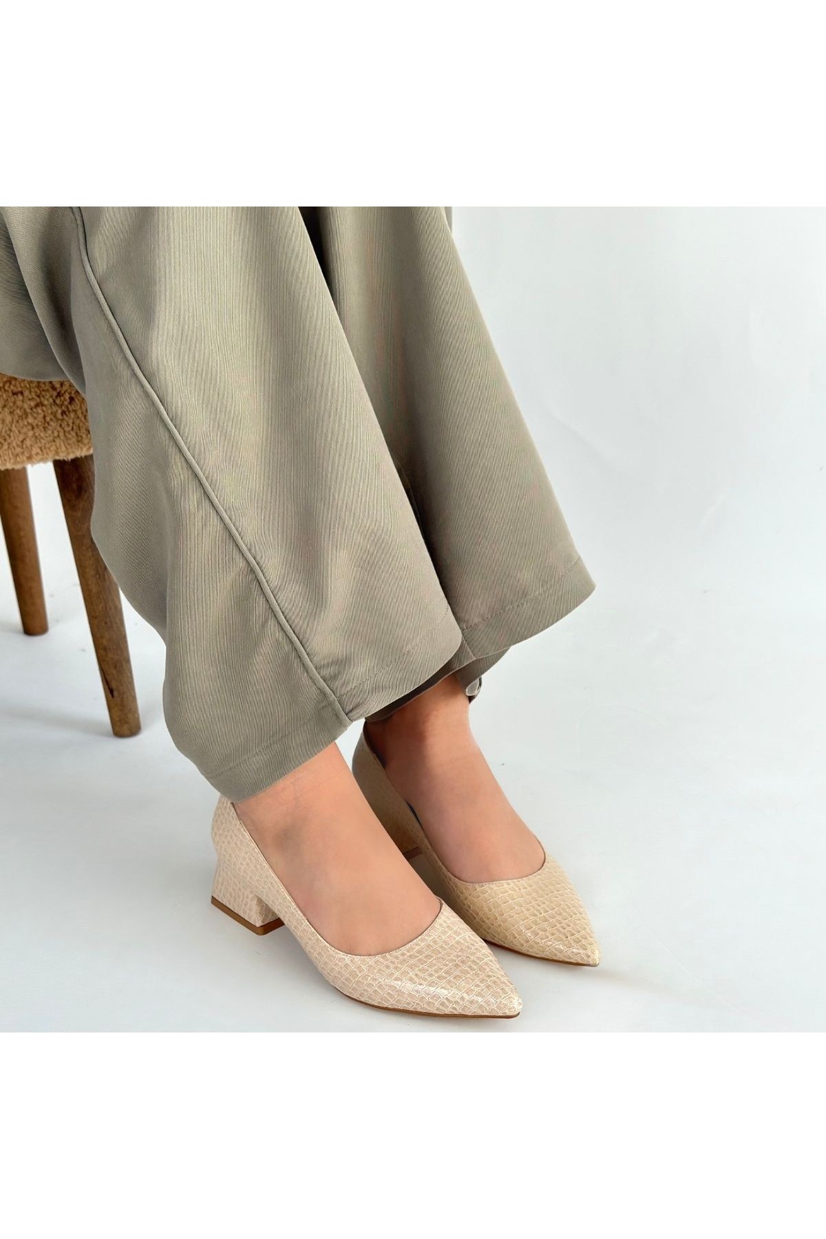 Meort Beige Patent Leather High-Heeled Shoes detay görseli