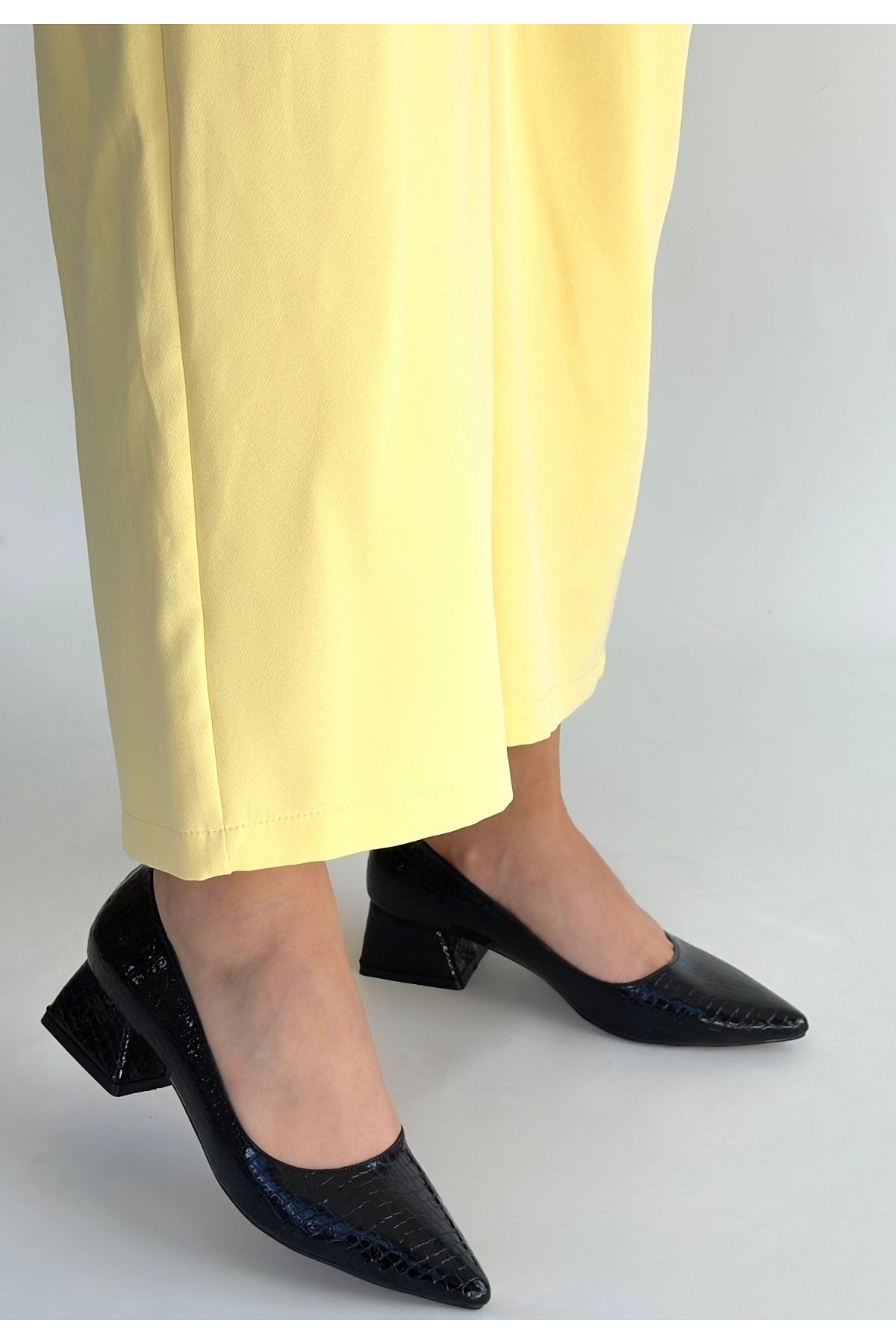 Meort Black Patent Leather High-Heeled Shoes