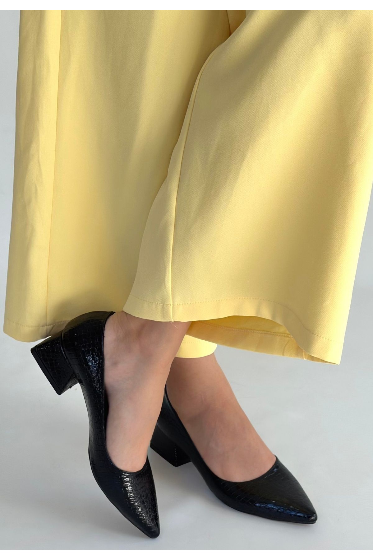 Meort Black Patent Leather High-Heeled Shoes