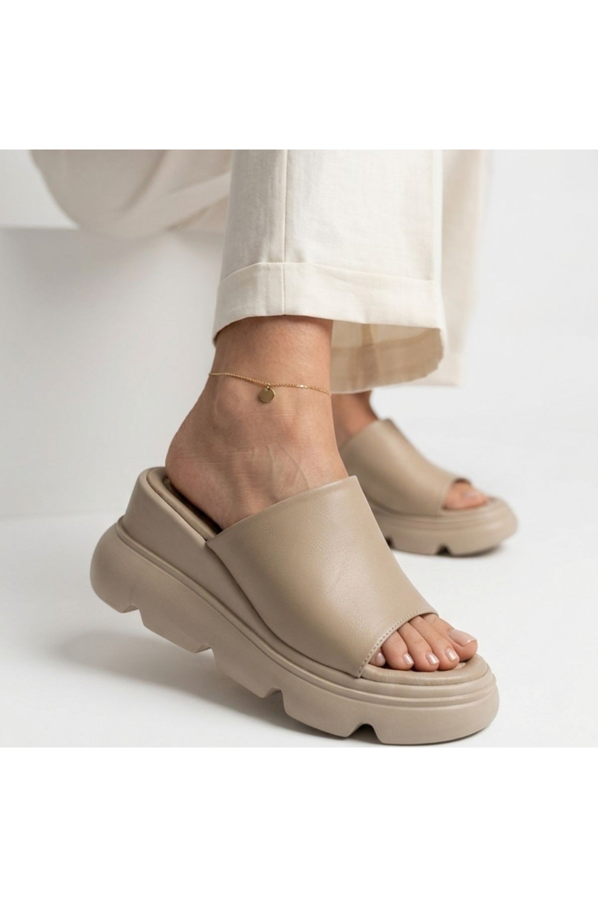 Morde Beige Leather Platform Heel Slippers detay görseli