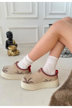 بوت من جلد الغزال البيج من Mucy