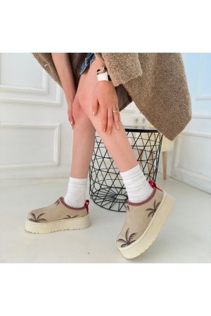 بوت من جلد الغزال البيج من Mucy