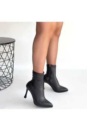 أحذية أورجين ذات الكعب المطاطي المصنوع من الجلد الأسود