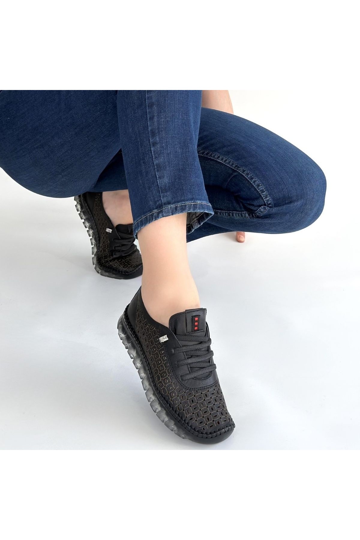 Otja Black Leather Laser-Cut Lace-Up Sneakers detay görseli