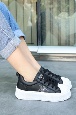 حذاء رياضي من الجلد الأسود من بياتا بنعل أبيض ورباط