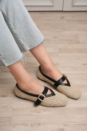 حذاء باليه مسطح من الجلد الأسود من بونتي بتفاصيل منسوجة