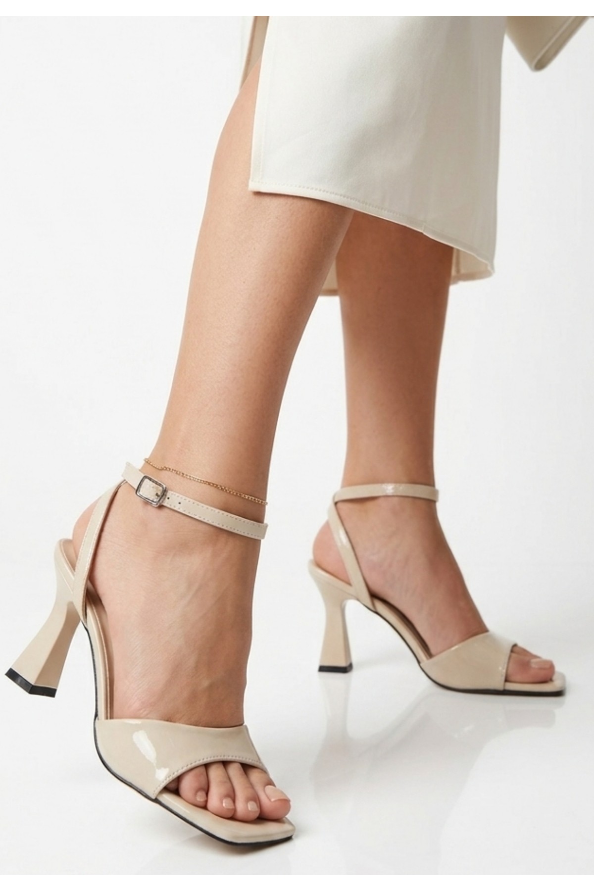 Porja Beige Leather High-Heeled Belted Shoes