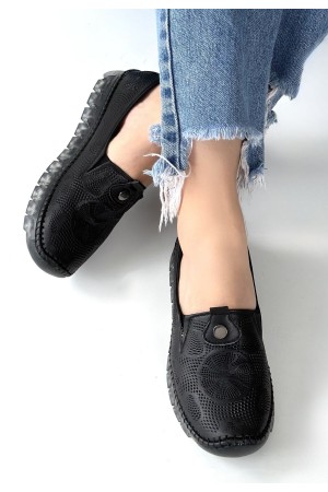 حذاء رياضي أسود من الجلد من رينا