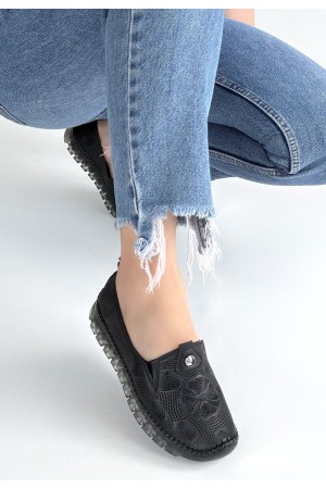 حذاء رياضي أسود من الجلد من رينا