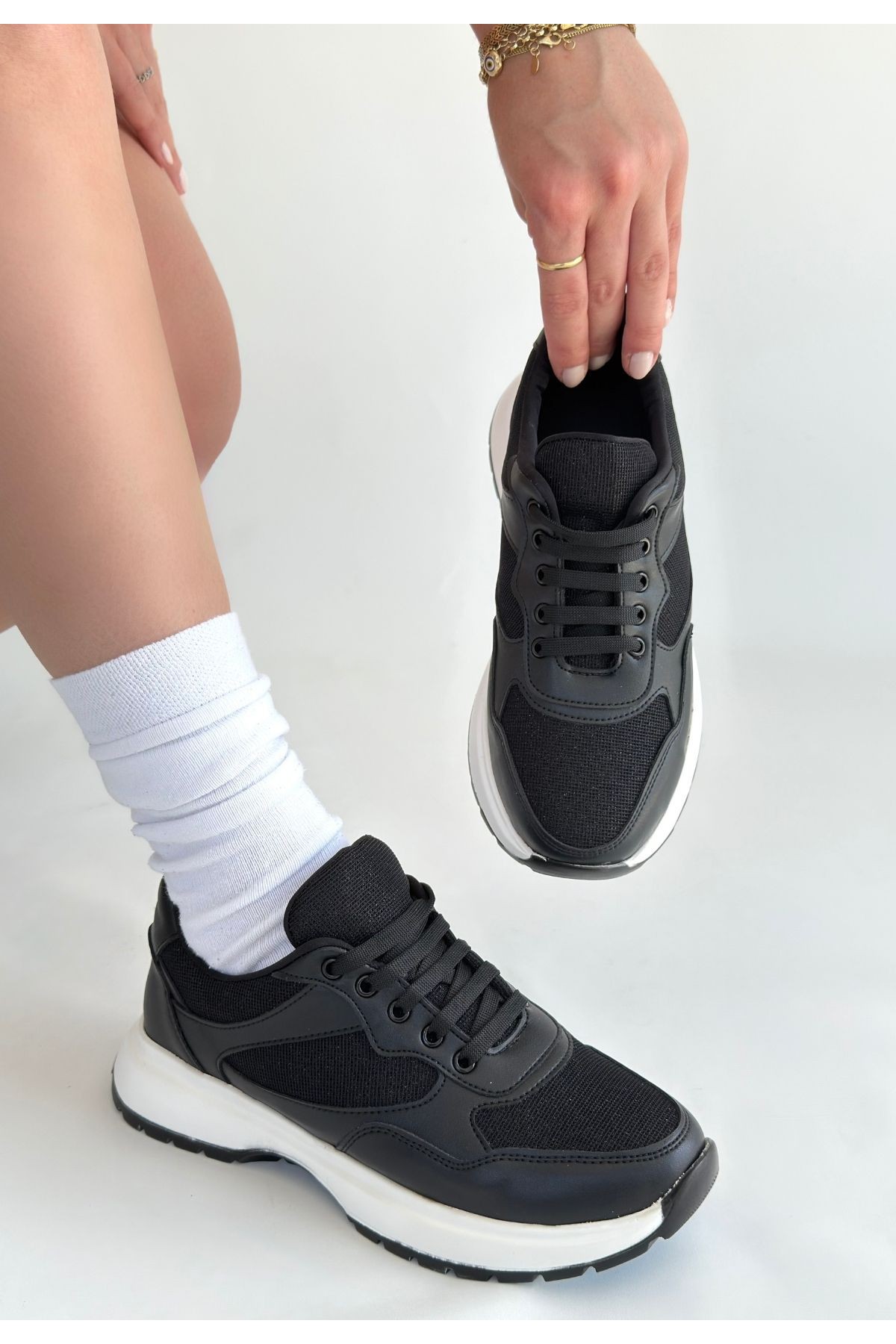 Slar Black Leather Lace-up Sneakers