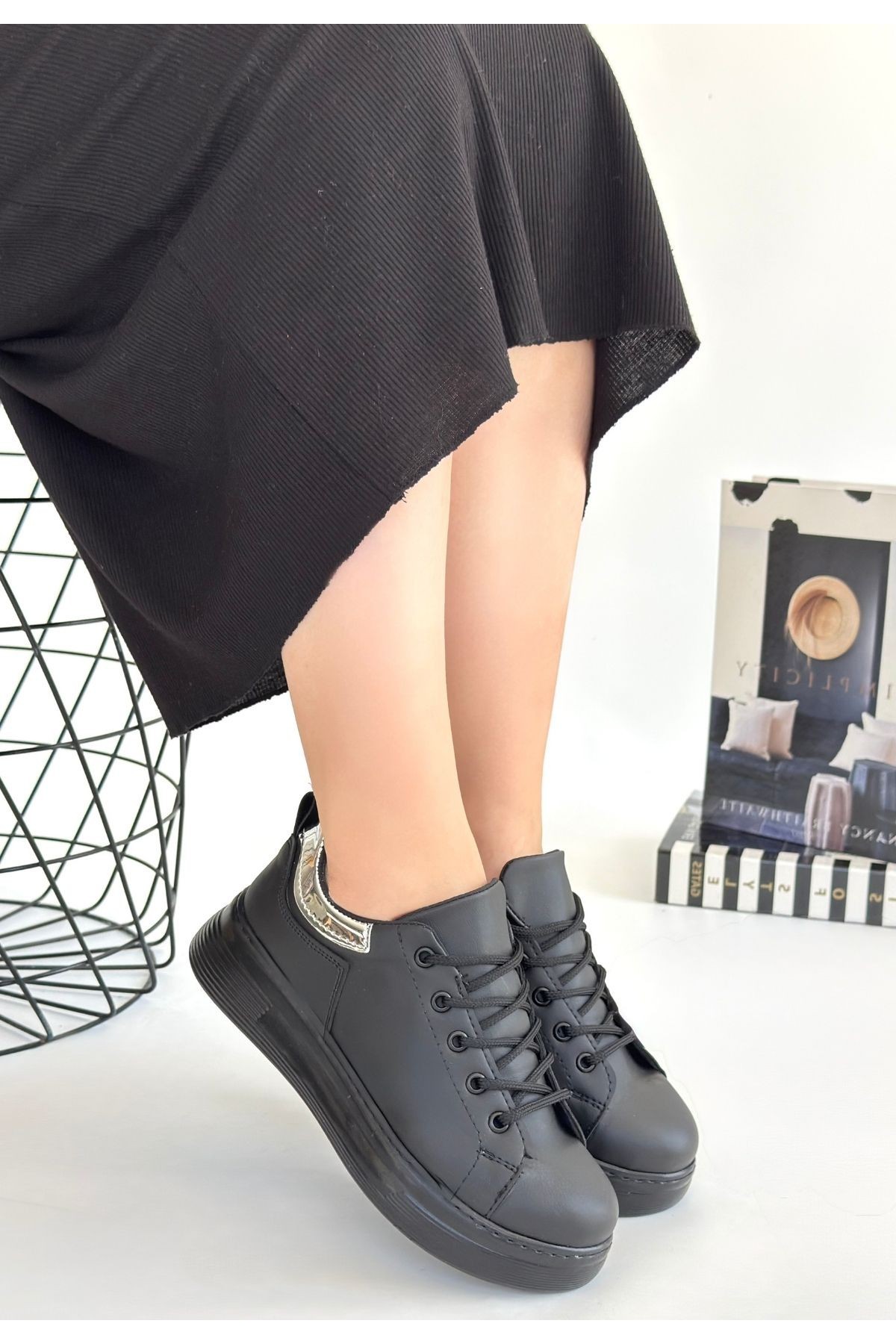 Sofio Black Leather Lace-up Sneakers