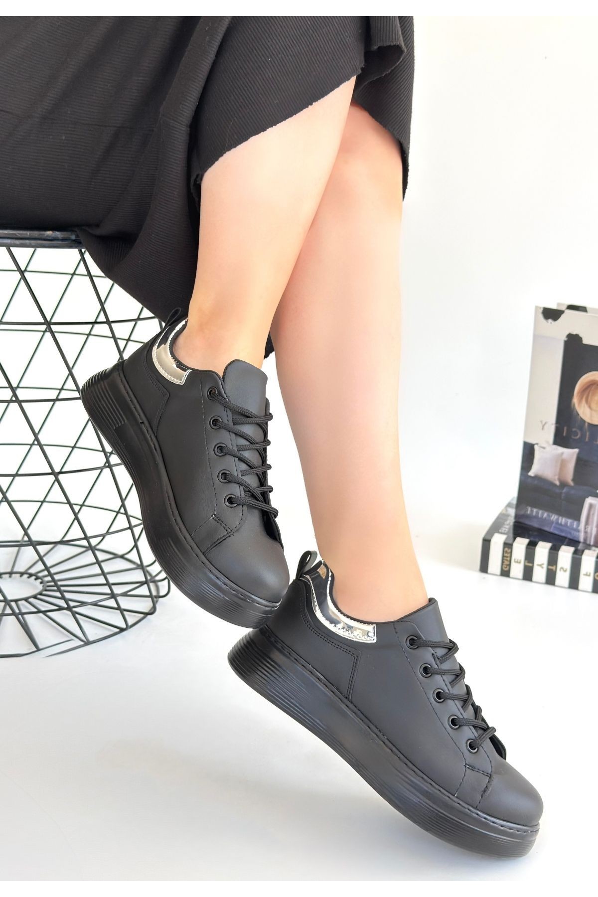 Sofio Black Leather Lace-up Sneakers