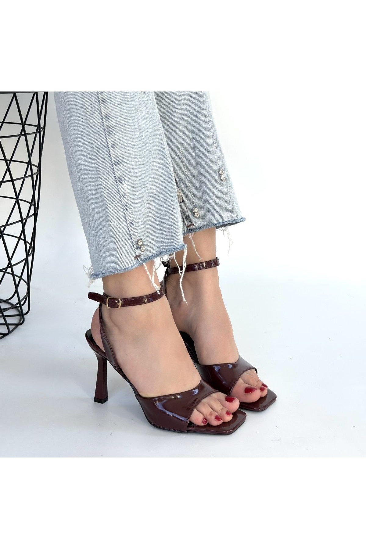 Soha Burgundy Patent Leather High-Heeled Ankle Strap Shoes detay görseli