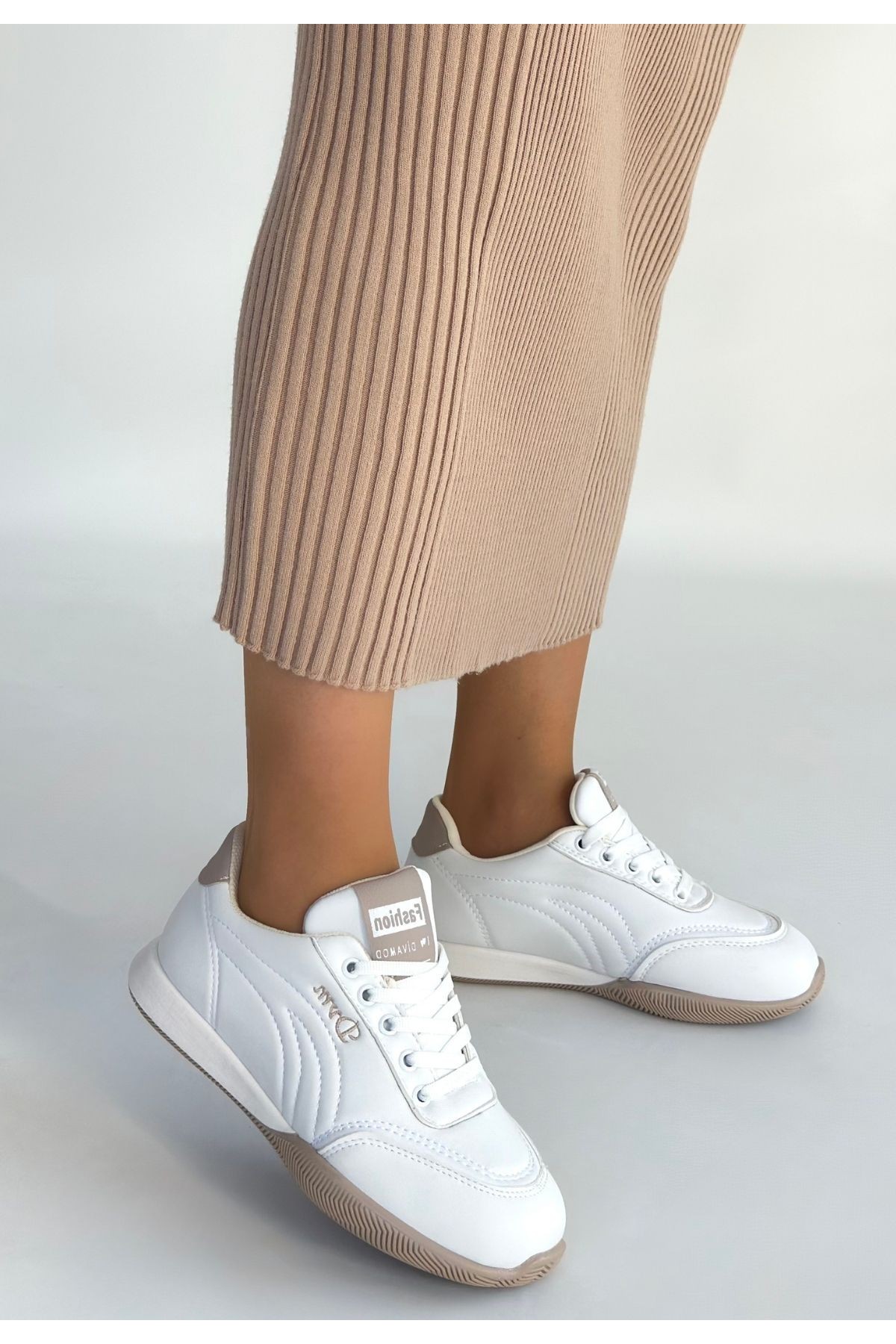 Tawen White Leather Lace-up Sneakers