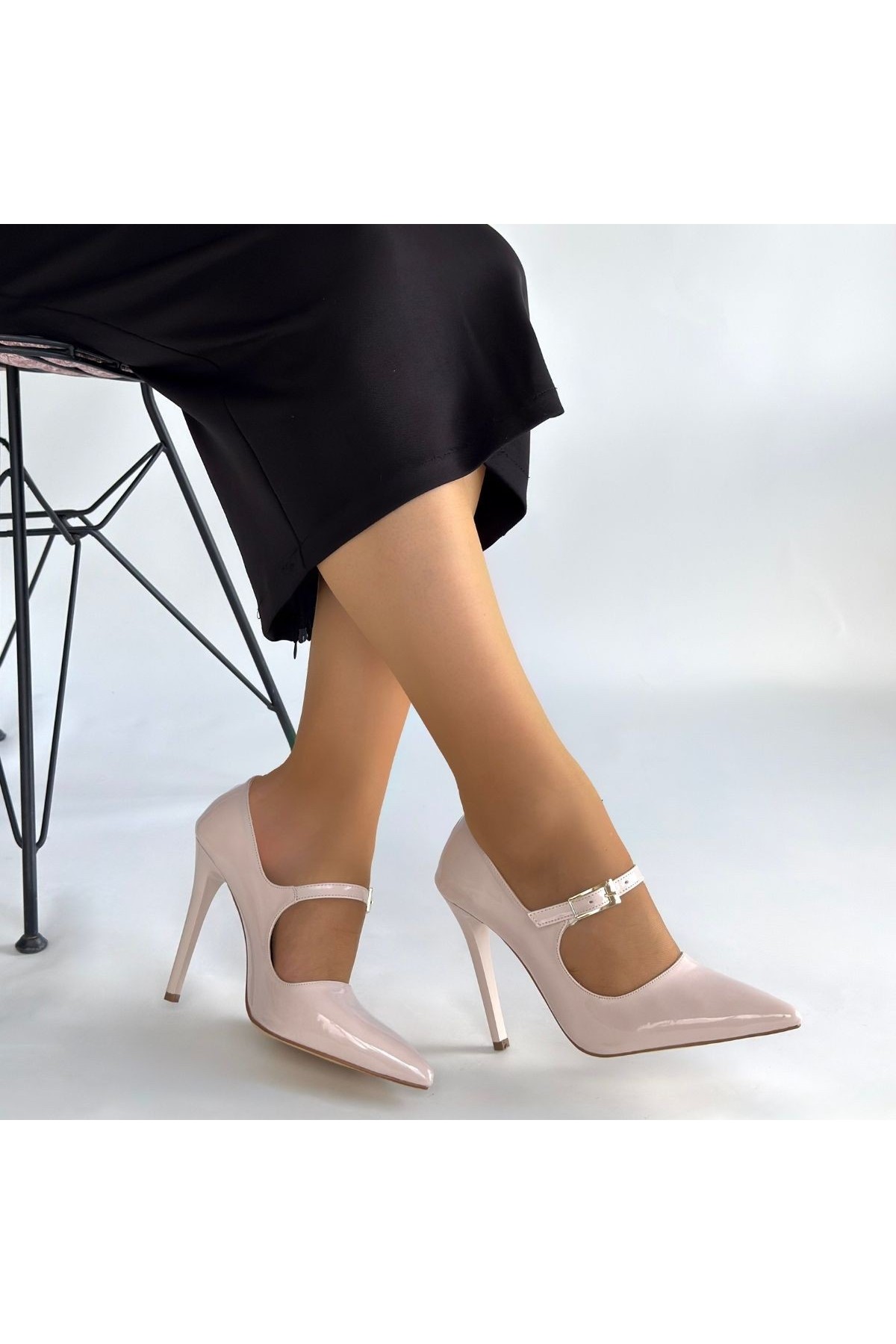 Tiej Beige Patent Leather Stiletto Shoes detay görseli