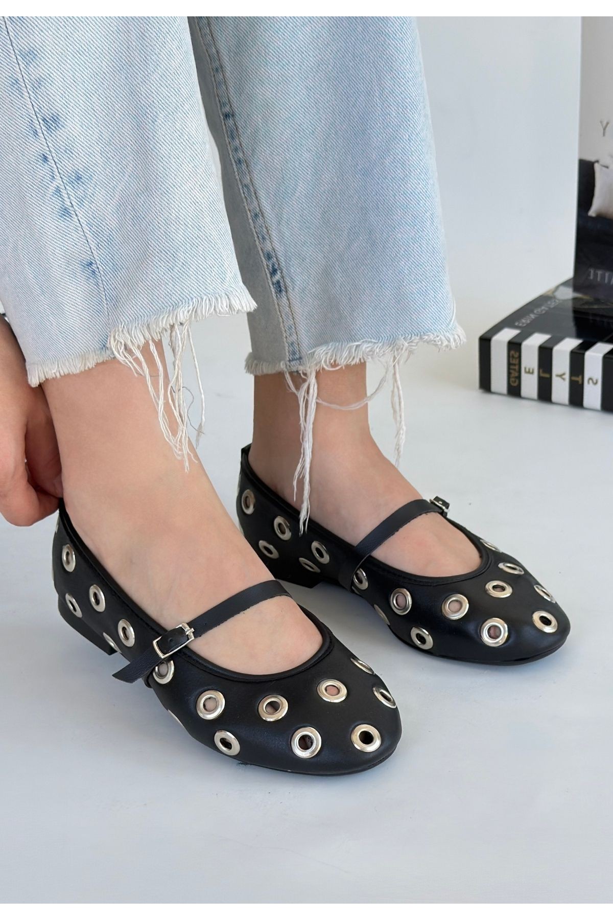 Tinta Black Leather Ballet Flats