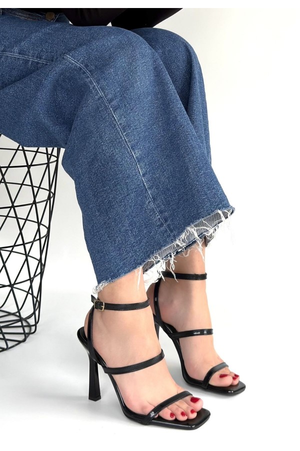 Umira Black Patent Leather High-Heeled Ankle Strap Shoes