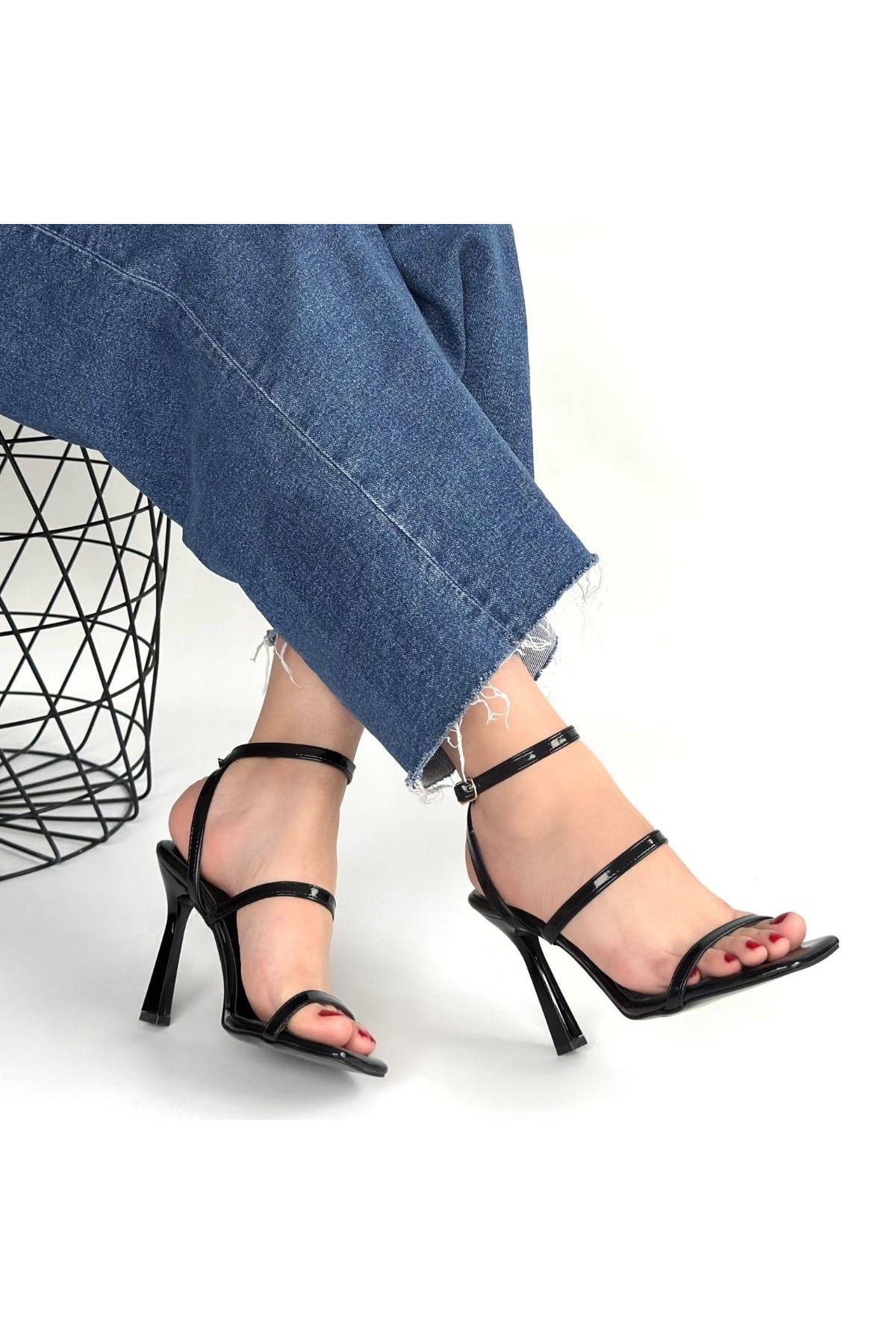 Umira Black Patent Leather High-Heeled Ankle Strap Shoes detay görseli