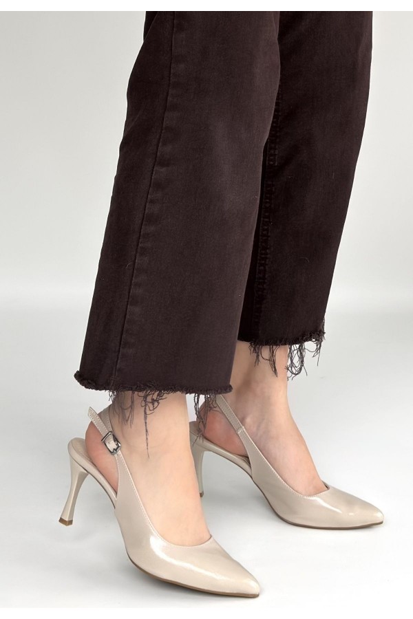 Uster Beige Patent Leather High-Heeled Shoes