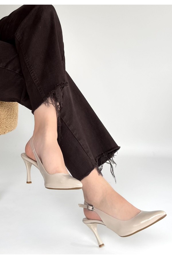 Uster Beige Patent Leather High-Heeled Shoes