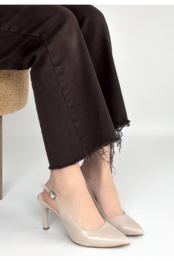 Uster Beige Patent Leather High-Heeled Shoes
