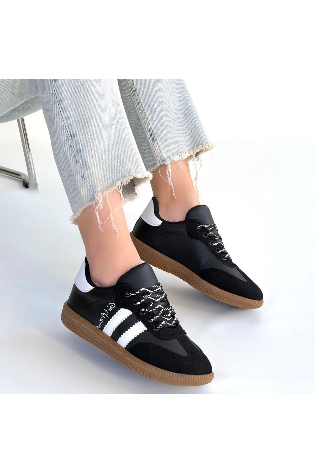 Zerti Black Leather Lace-up Sneakers detay görseli