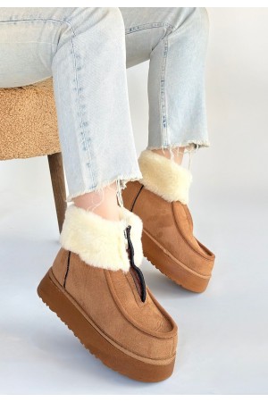 حذاء زينيا من جلد الغزال البني