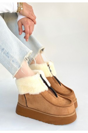 حذاء زينيا من جلد الغزال البني