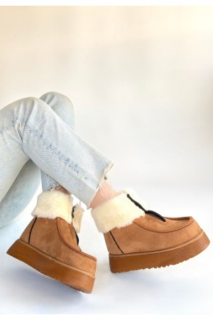 حذاء زينيا من جلد الغزال البني