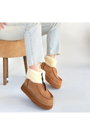 حذاء زينيا من جلد الغزال البني