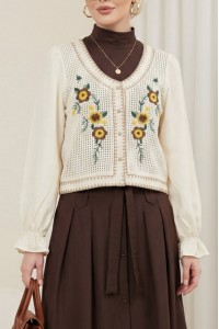 Çiçek Nakışlı Triko Detaylı Düğmeli Bohem Bluz -Bej