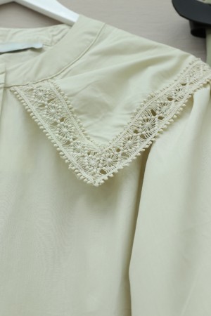 Bebe Yaka Dantel Detaylı Düğmeli Poplin Gömlek -Bej