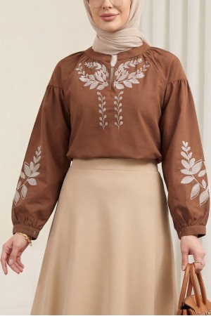V Yaka Önü Ve Kolları Nakışlı Keten Bluz -Taba